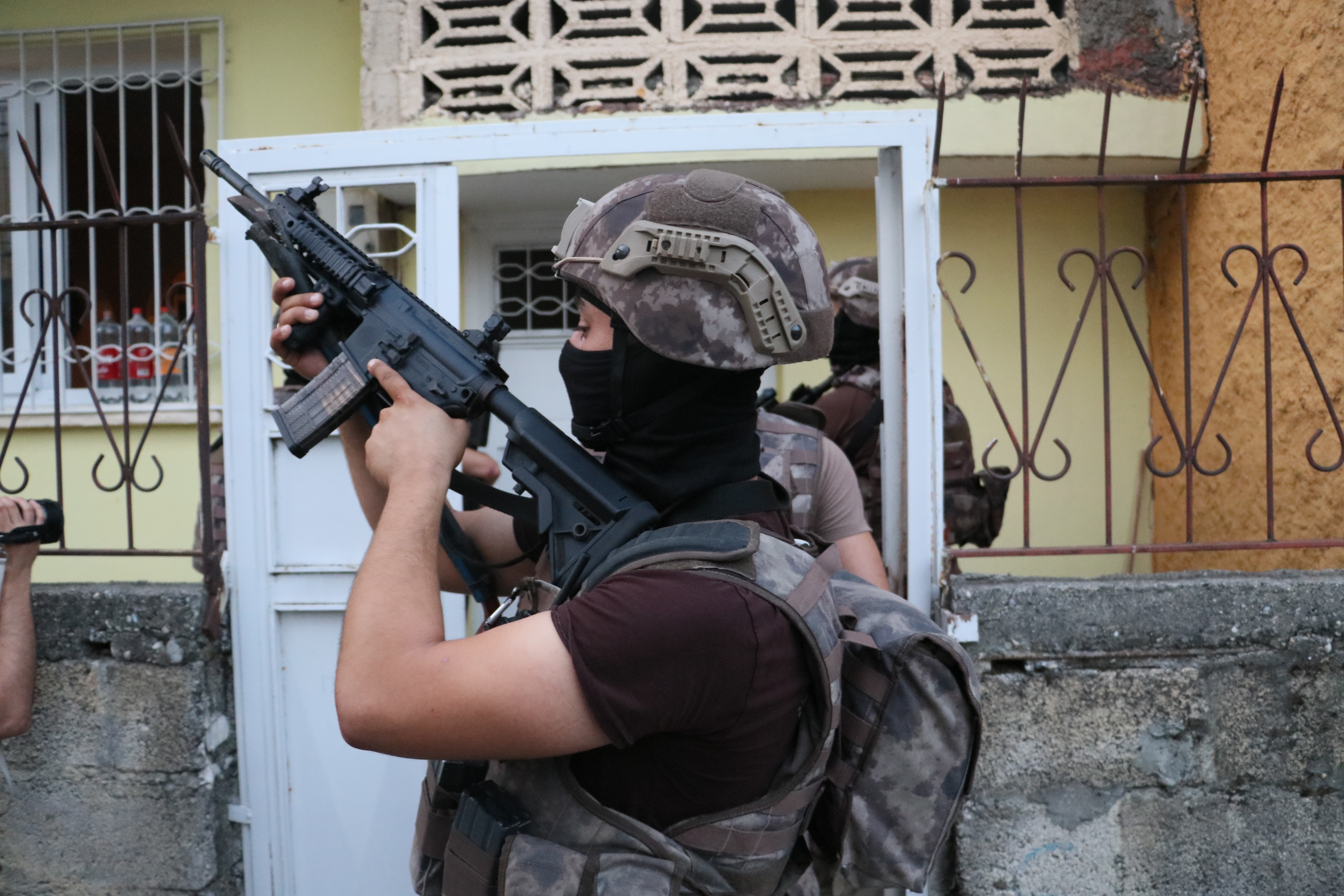 Adana’da DHKP-C operasyonu: 8 gözaltı kararı