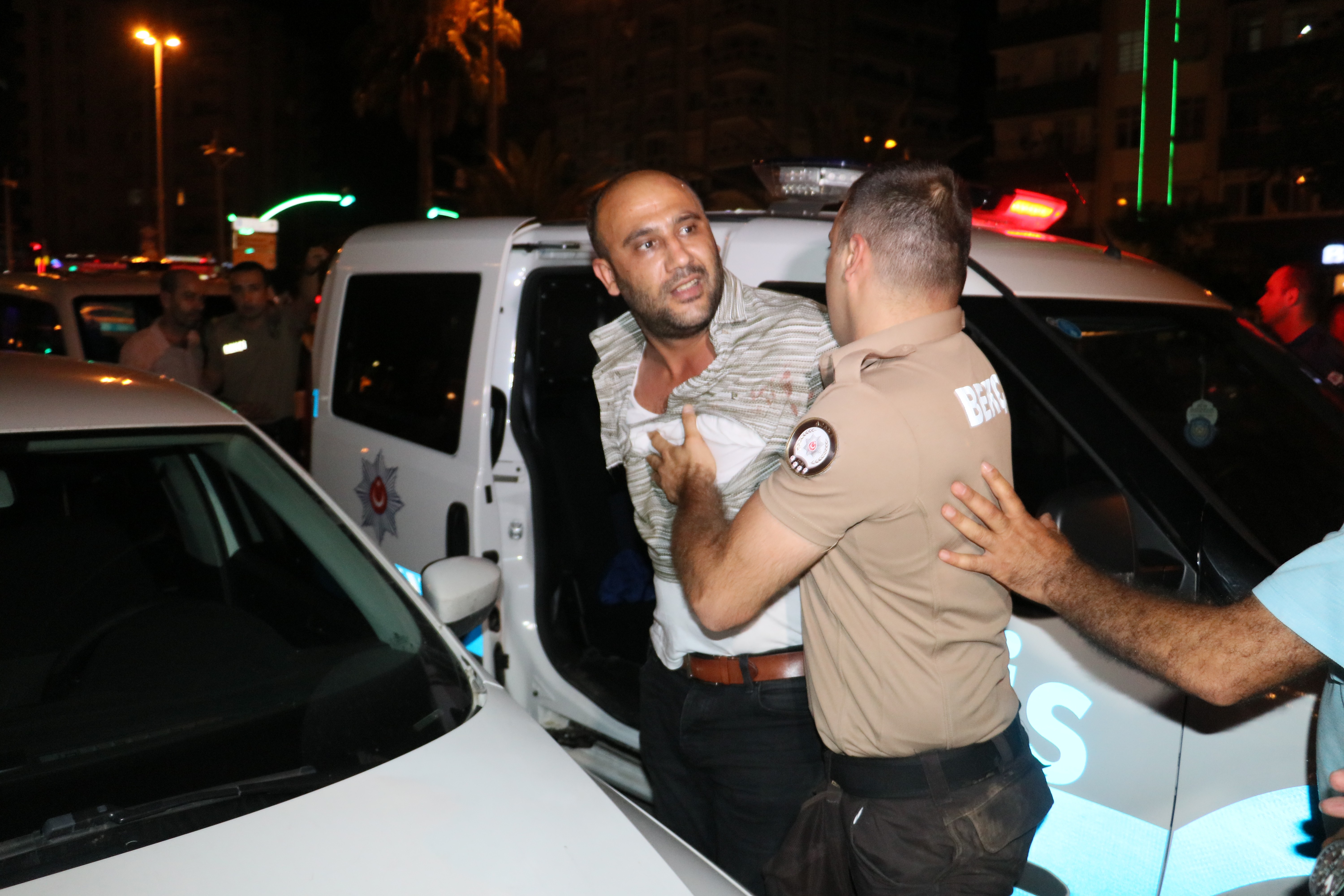 Adana’da meyhaneye silahlı saldırı: 3 yaralı