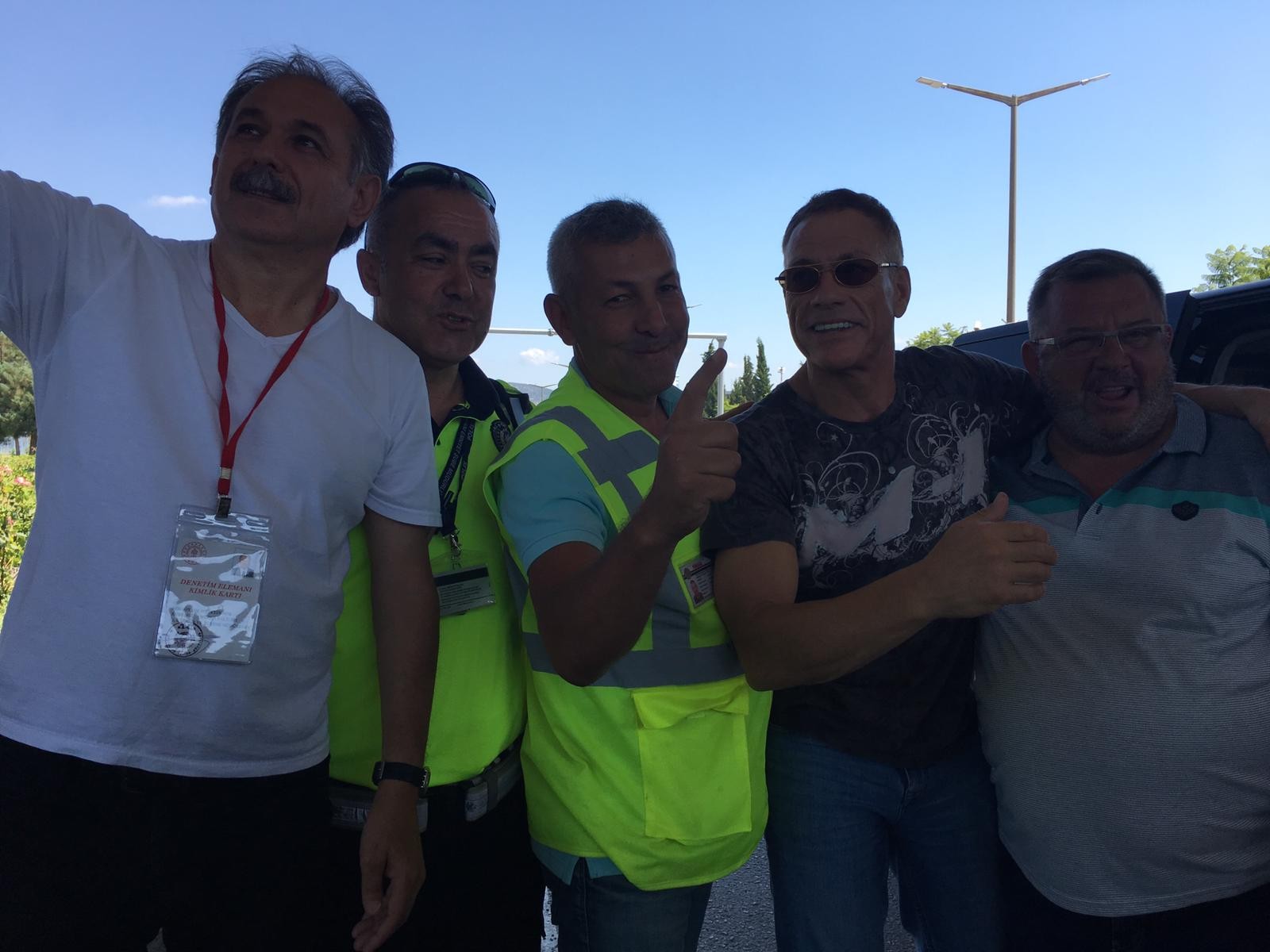 Jean Claude Van Damme’ı karşılarında görünce şok oldular