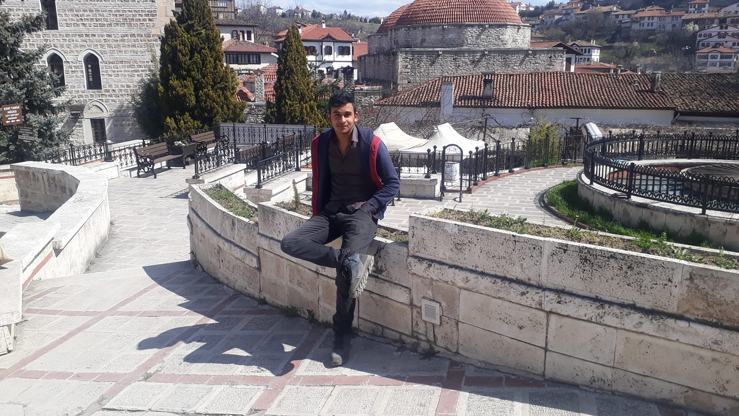 Kendisine baltayla saldıran baba ve oğlunu tüfekle öldürdü