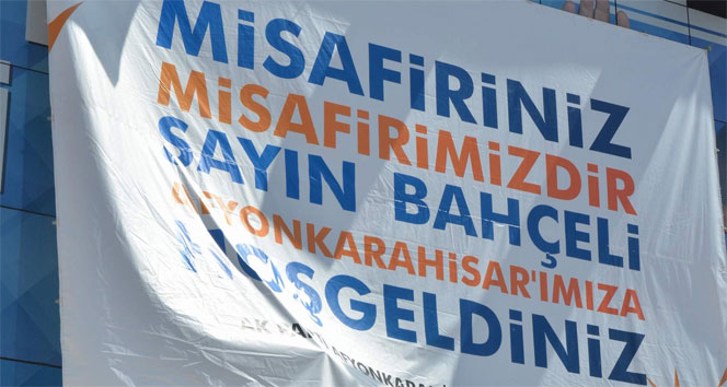 AK Parti'den Devlet Bahçeli'ye pankart jesti 