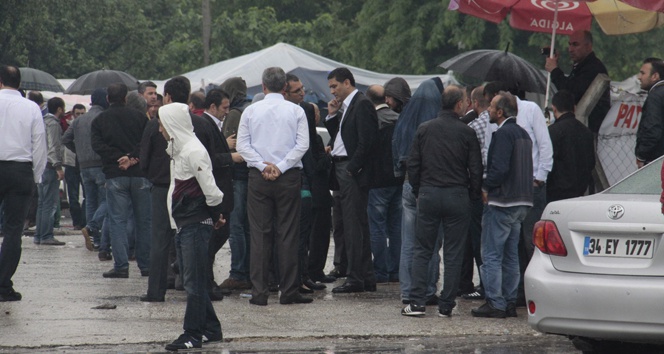Ford Genel Müdürü Haydar Yenigün işçilerle görüştü Ford,iş bırakma eylemi,Kocaeli