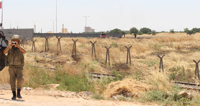 Sınıra mayın döşeyen IŞİD'liler ilk defa yakından görüntülendi 