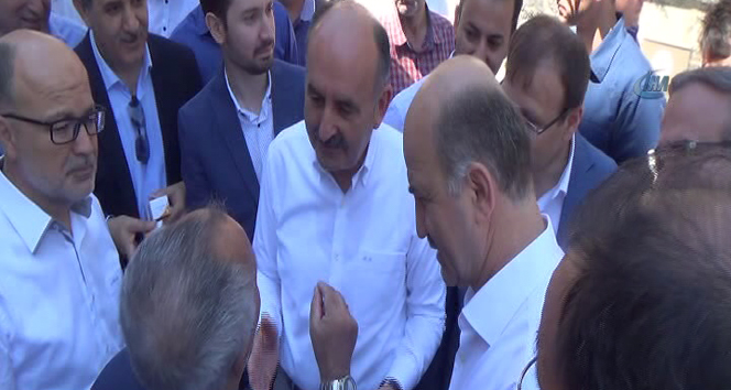 Bakan Müezzinoğlu ile vatandaş arasında ilginç sigara diyalogu Mehmet Müezzzinoğlu,sigara