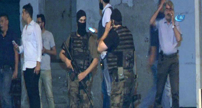 AK Parti binasının bulunduğu caddede şüpheli paket alarmı&nbsp;ak parti binası,şüpheli paket