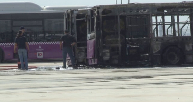 İstanbul Kayaşehir'de 2 otobüs yandı İstanbul,yangın