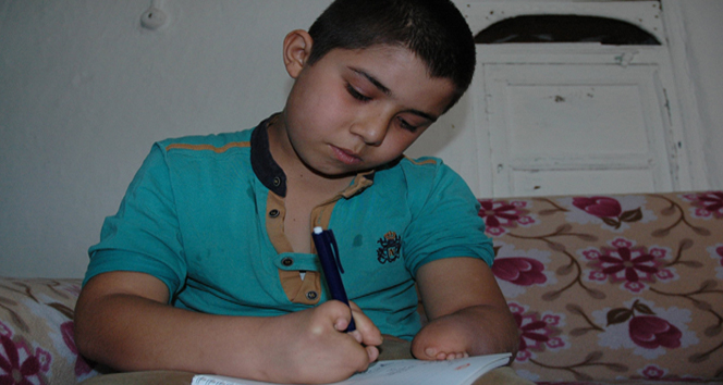 Annenin elleri olmayan oğlu için feryadı Anne,Ayşe Çamur,çocuk,elleri olmayan çocuk,Karaman