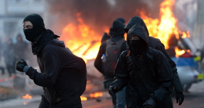 Almanya karıştı! almanya,almanya protesto