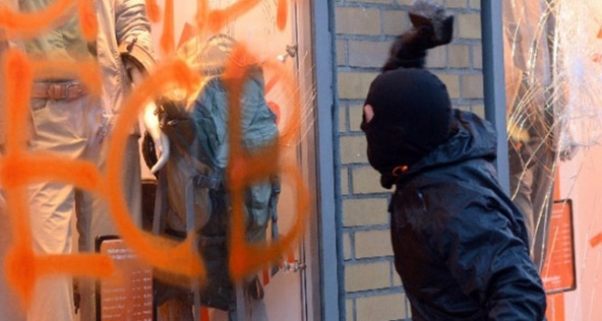 Almanya'da ortalık savaş alanına döndü! almanya,almanya eylem,almanya protesto,Avrupa Merkez Bankası