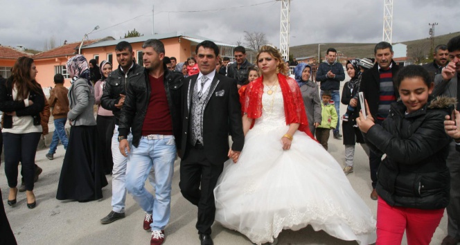 Gelin damadı cezaevi önünde bekledi Cezaevi,damat,gelin,yozgat
