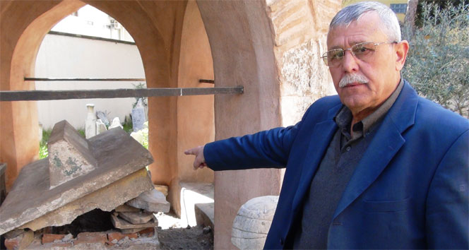 Müslüman mezarlığında define aradılar define,manisa,mezar