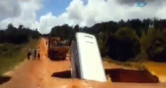 Yol otobüsü böyle yuttu! Brezilya,yolcu otobüsü