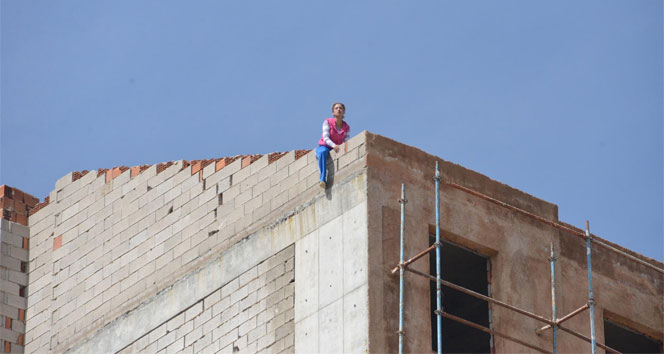 Sevgilisinin terk ettiği kadın çatıdan atlamak istedi Konya