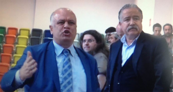Başkan küfredince taraftarlar basına saldırdı Balıkesir Büyükşehir Belediyesi,Karşıyaka Voleybol,vural budak