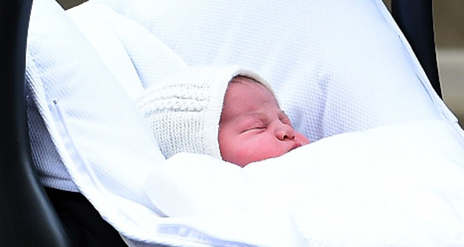 Kraliyet bebeğinin ismi açıklandı Kate Middletonın bebeği,kraliyet bebeği